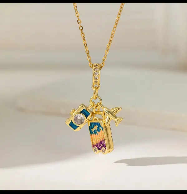 Gold_Alloy_Pendant_Necklace_For_Women