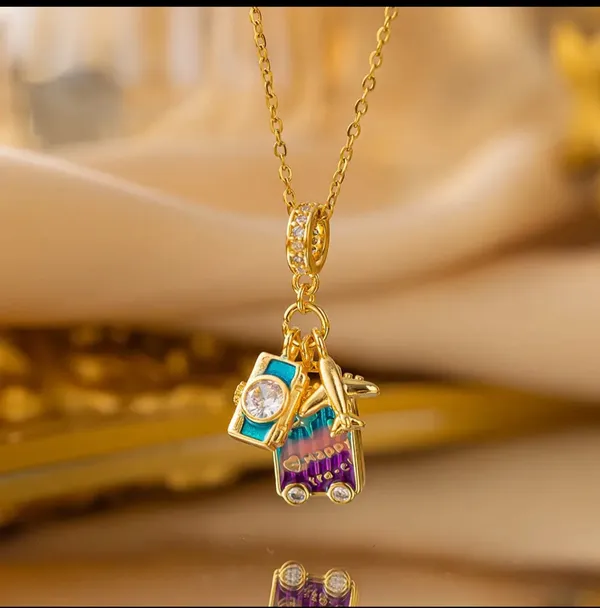 Gold_Alloy_Pendant_Necklace_For_Women