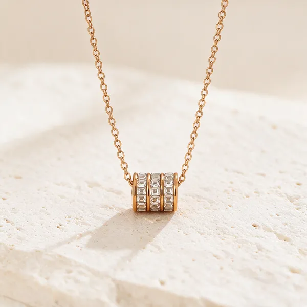 Gold_Alloy_Pendant_Necklace_For_Women