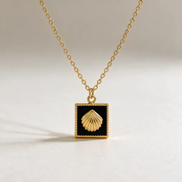 Gold_Alloy_Pendant_Necklace_For_Women