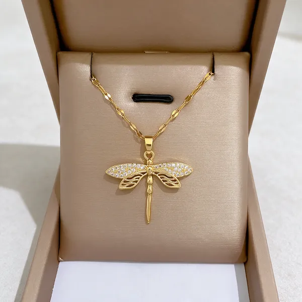 Gold_Alloy_Pendant_Necklace_For_Women