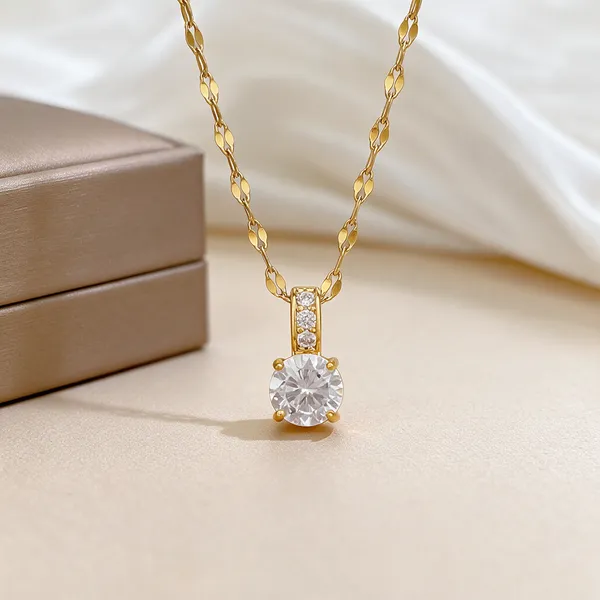 Gold_Alloy_Pendant_Necklace_For_Women