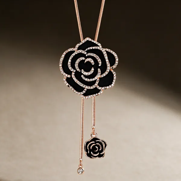 Gold_Alloy_Pendant_Necklace_For_Women