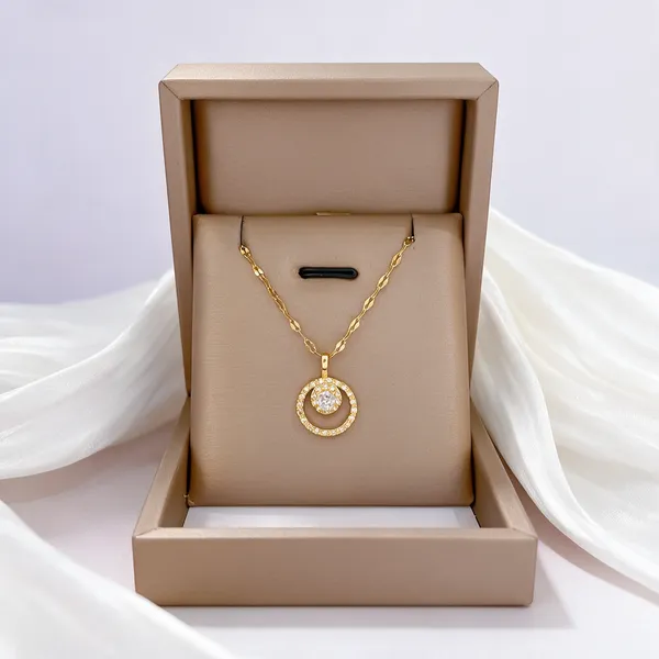 Gold_Alloy_Pendant_Necklace_For_Women