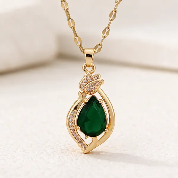 Gold_Alloy_Pendant_Necklace_For_Women