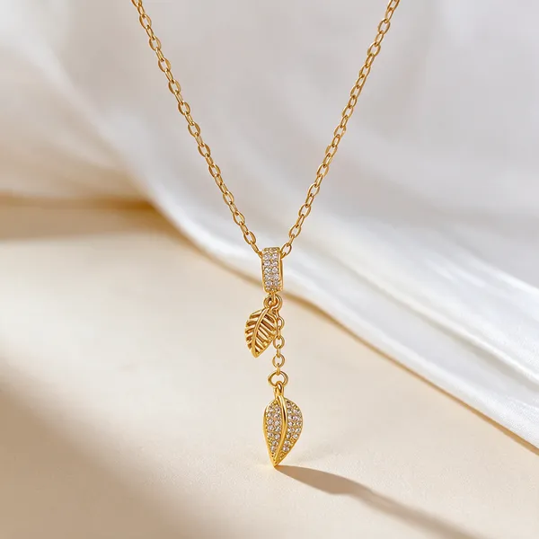 Gold_Alloy_Pendant_Necklace_For_Women