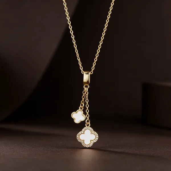 Gold_Alloy_Pendant_Necklace_For_Women