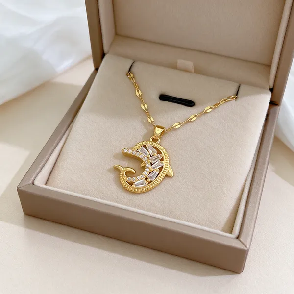 Gold_Alloy_Pendant_Necklace_For_Women