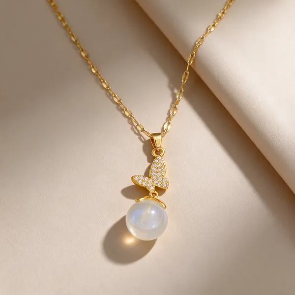 Gold_Alloy_Pendant_Necklace_For_Women
