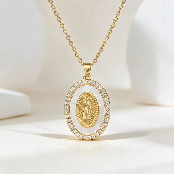 Gold_Alloy_Pendant_Necklace_For_Women