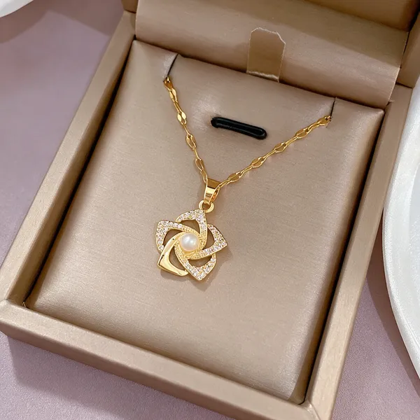 Gold_Alloy_Pendant_Necklace_For_Women