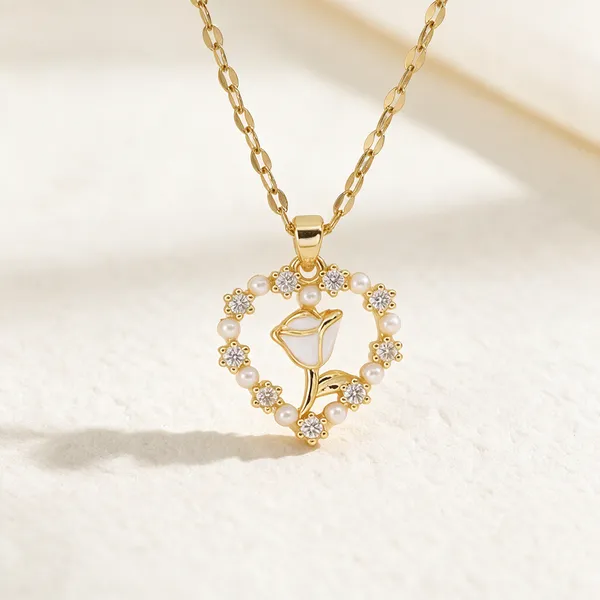 Gold_Alloy_Pendant_Necklace_For_Women