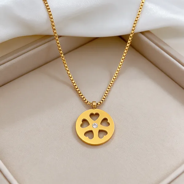 Gold_Alloy_Pendant_Necklace_For_Women