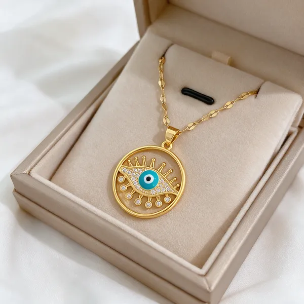 Gold_Alloy_Pendant_Necklace_For_Women