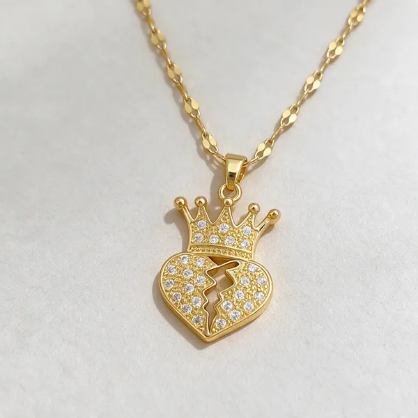 Gold_Alloy_Pendant_Necklace_For_Women