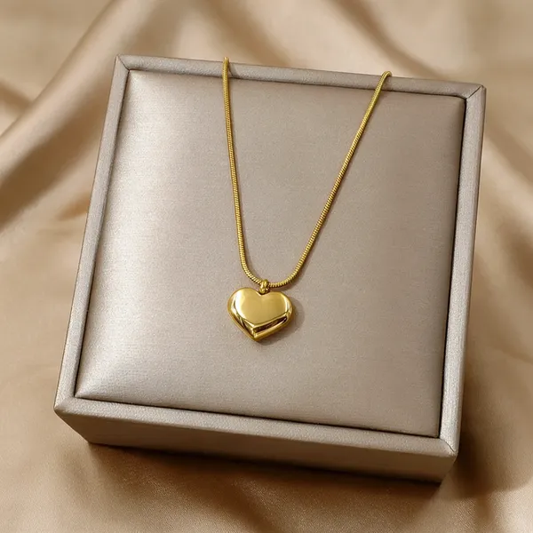 Gold_Alloy_Pendant_Necklace_For_Women
