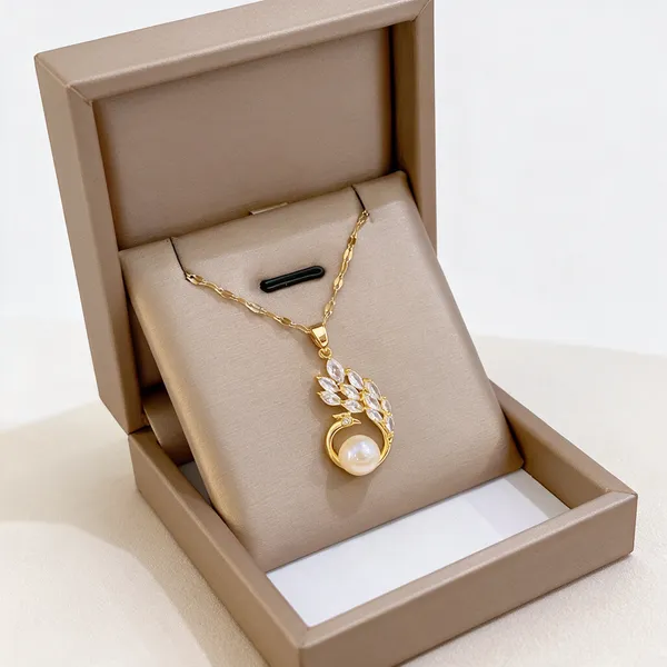 Gold_Alloy_Pendant_Necklace_Set_For_Women