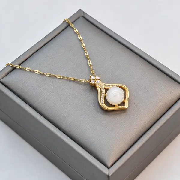 Gold_Alloy_Pendant_Necklace_For_Women
