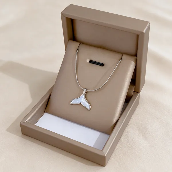 Silver_Alloy_Pendant_Necklace_For_Women