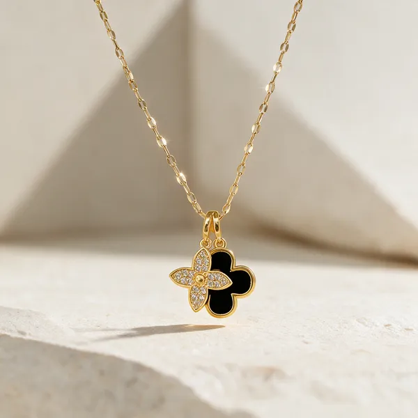 Gold_Alloy_Pendant_Necklace_For_Women