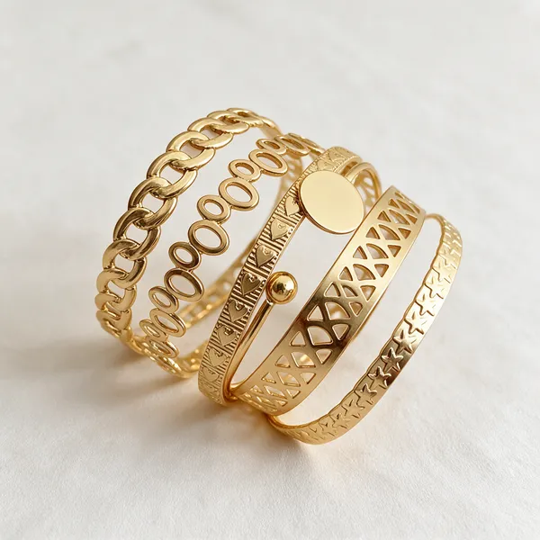 Gold_Alloy_Bracelet_For_Women