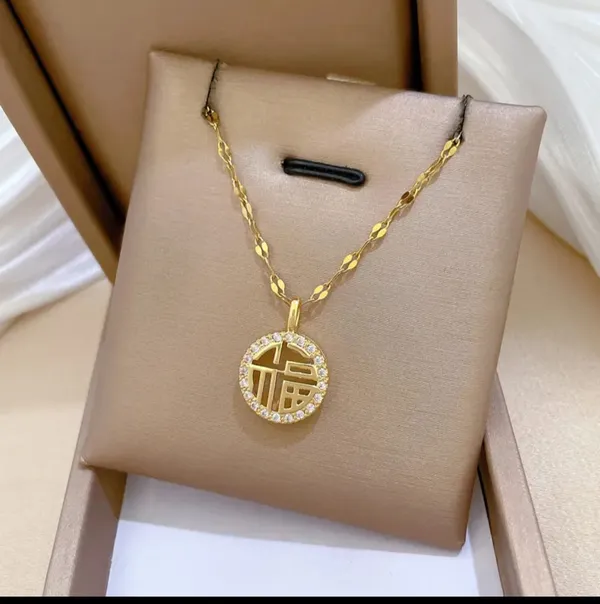 Gold_Alloy_Pendant_Necklace_For_Women