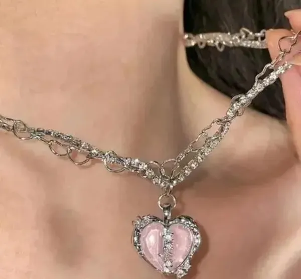 Silver_Alloy_Pendant_Necklace_For_Women