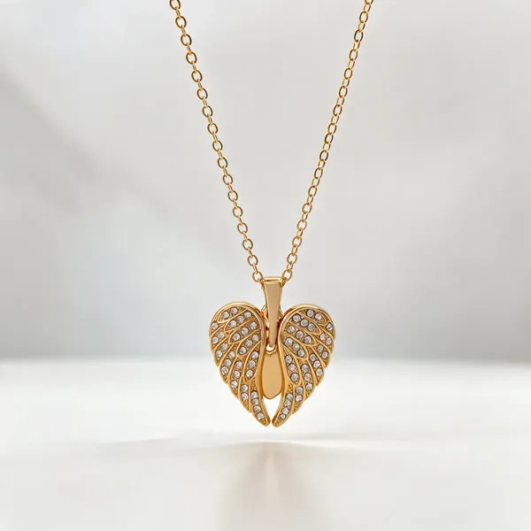 Gold_Alloy_Pendant_Necklace_For_Women