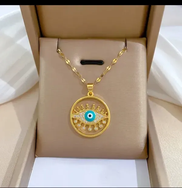 Gold_Alloy_Pendant_Necklace_For_Women