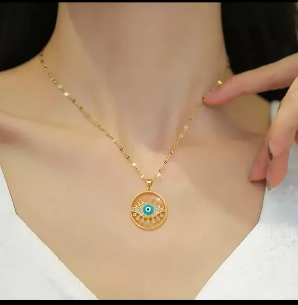 Gold_Alloy_Pendant_Necklace_For_Women