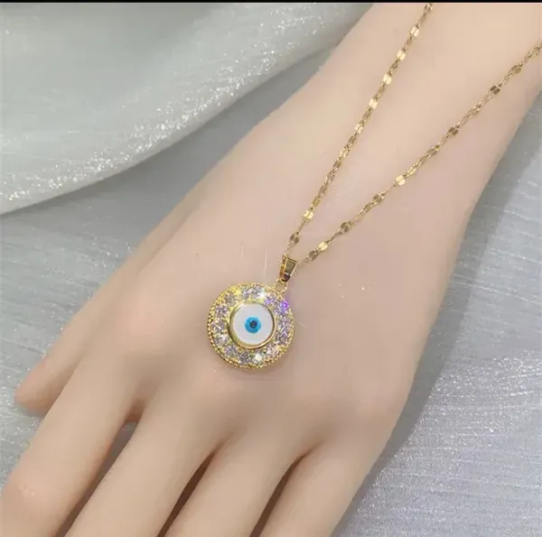 Gold_Alloy_Pendant_Necklace_Set_For_Women