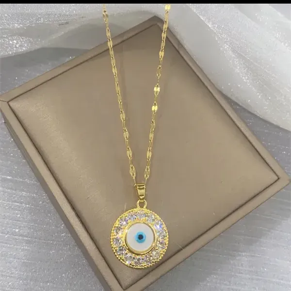Gold_Alloy_Pendant_Necklace_Set_For_Women