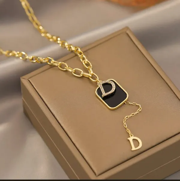 Gold_Alloy_Pendant_Necklace_For_Women