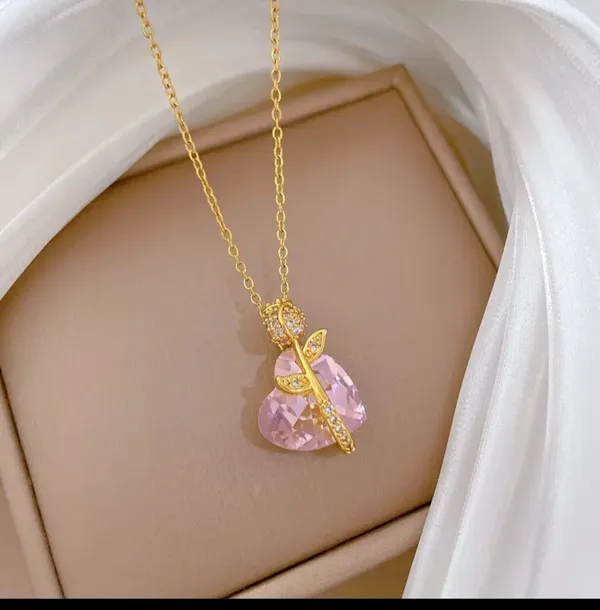 Gold_Alloy_Pendant_Necklace_For_Women