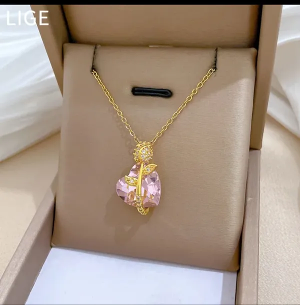Gold_Alloy_Pendant_Necklace_For_Women