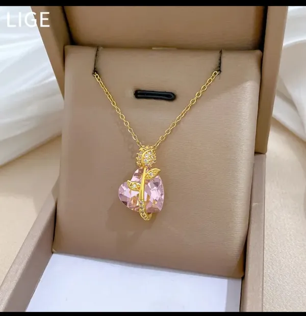 Gold_Alloy_Pendant_Necklace_For_Women