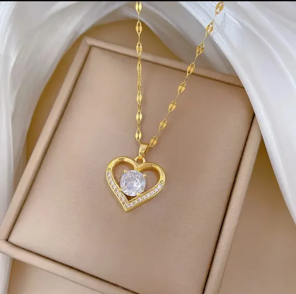 Gold_Alloy_Pendant_Necklace_Set_For_Women