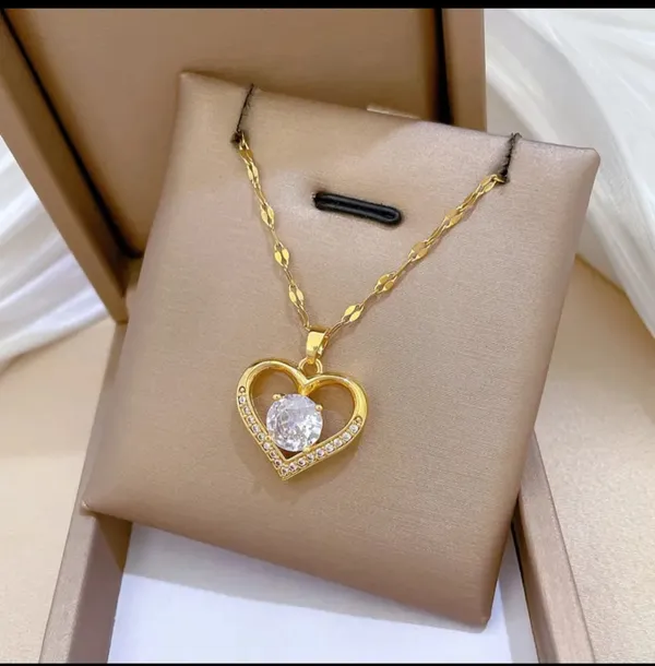 Gold_Alloy_Pendant_Necklace_Set_For_Women