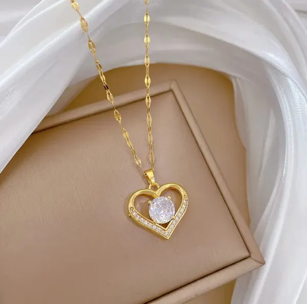 Gold_Alloy_Pendant_Necklace_Set_For_Women