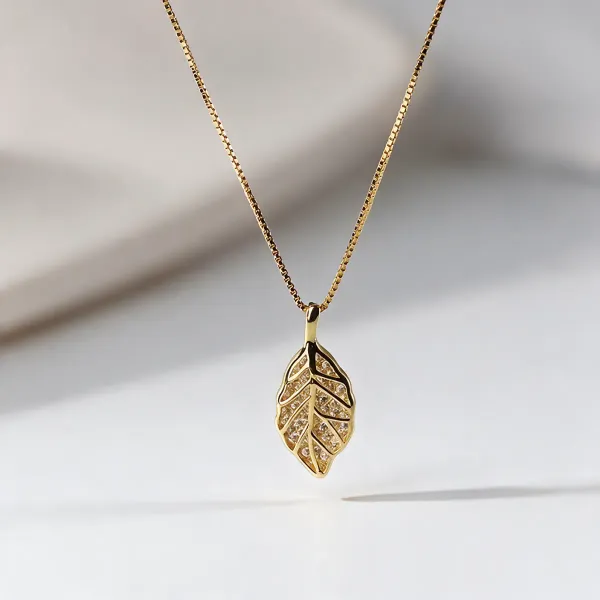 Gold_Alloy_Pendant_Necklace_For_Women