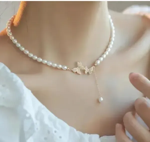 Gold_Alloy_Pendant_Necklace_For_Women