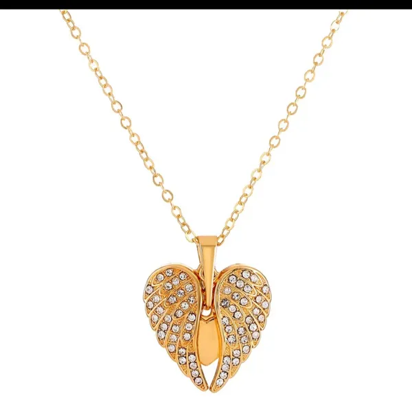Gold_Alloy_Pendant_Necklace_For_Women
