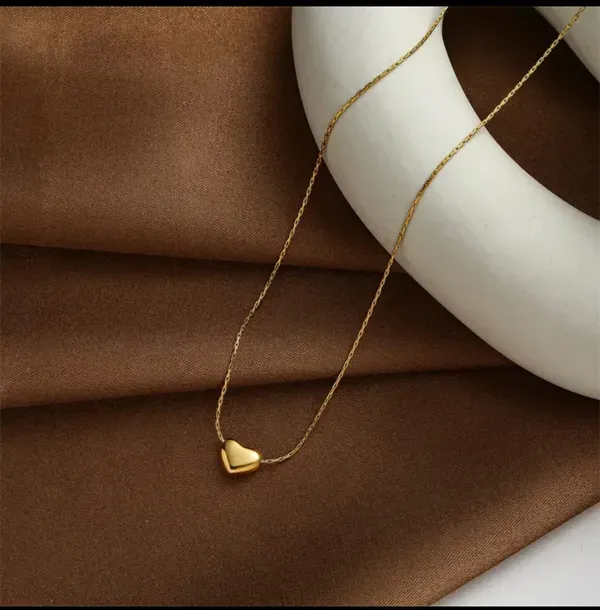 Gold_Alloy_Pendant_Necklace_For_Women