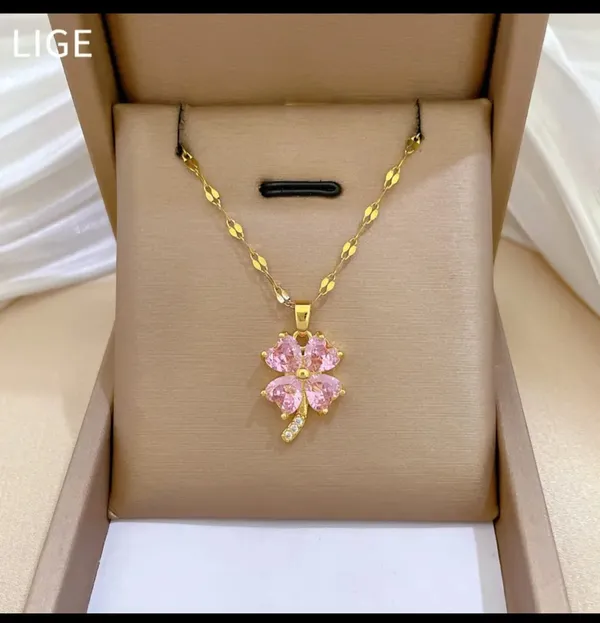 Gold_Alloy_Pendant_Necklace_For_Women