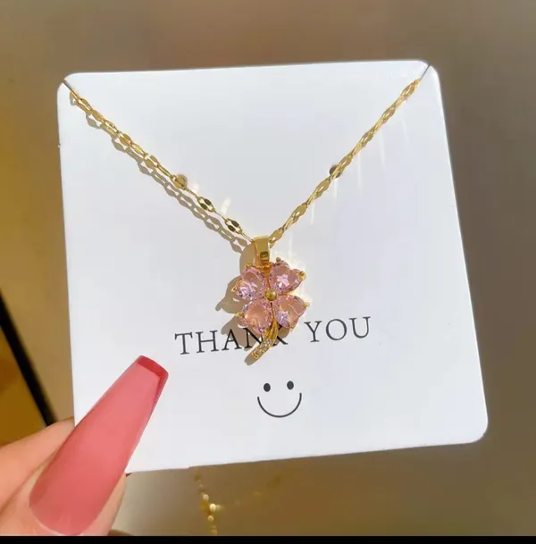 Gold_Alloy_Pendant_Necklace_For_Women