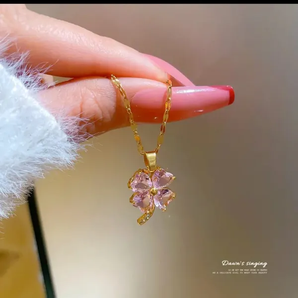 Gold_Alloy_Pendant_Necklace_For_Women