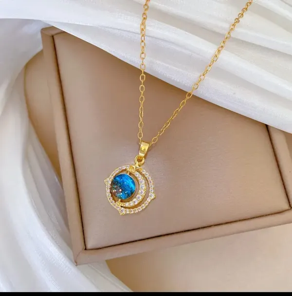 Gold_Alloy_Pendant_Necklace_For_Women
