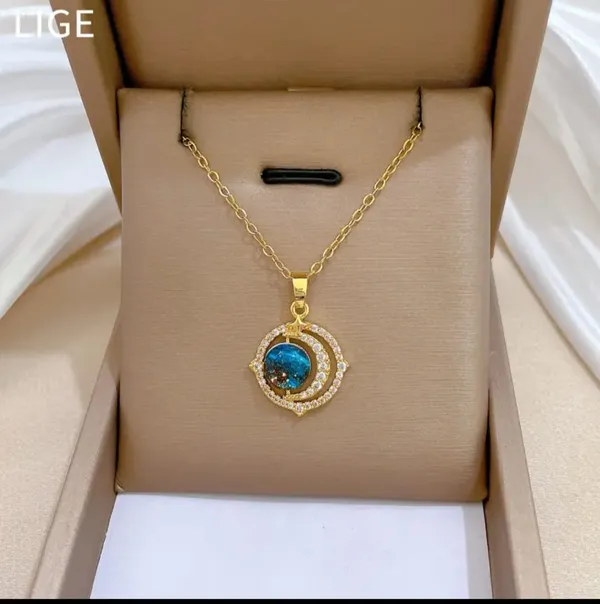 Gold_Alloy_Pendant_Necklace_For_Women