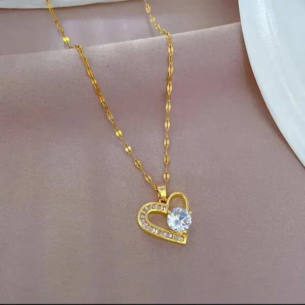 Gold_Alloy_Pendant_Necklace_For_Women