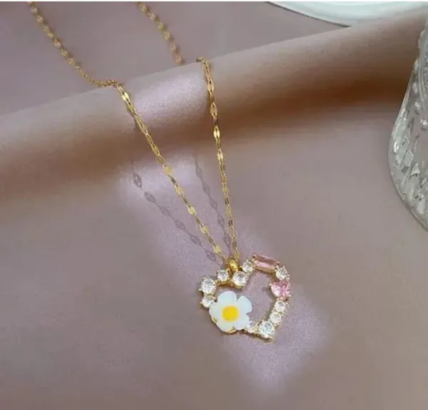 Gold_Alloy_Pendant_Necklace_For_Women